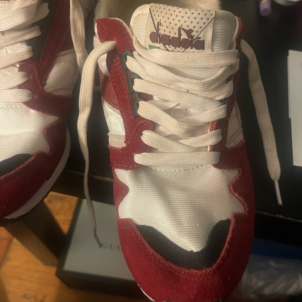Men’s Diadora sneakers size 8 burgundy and white - Picture 3 of 11